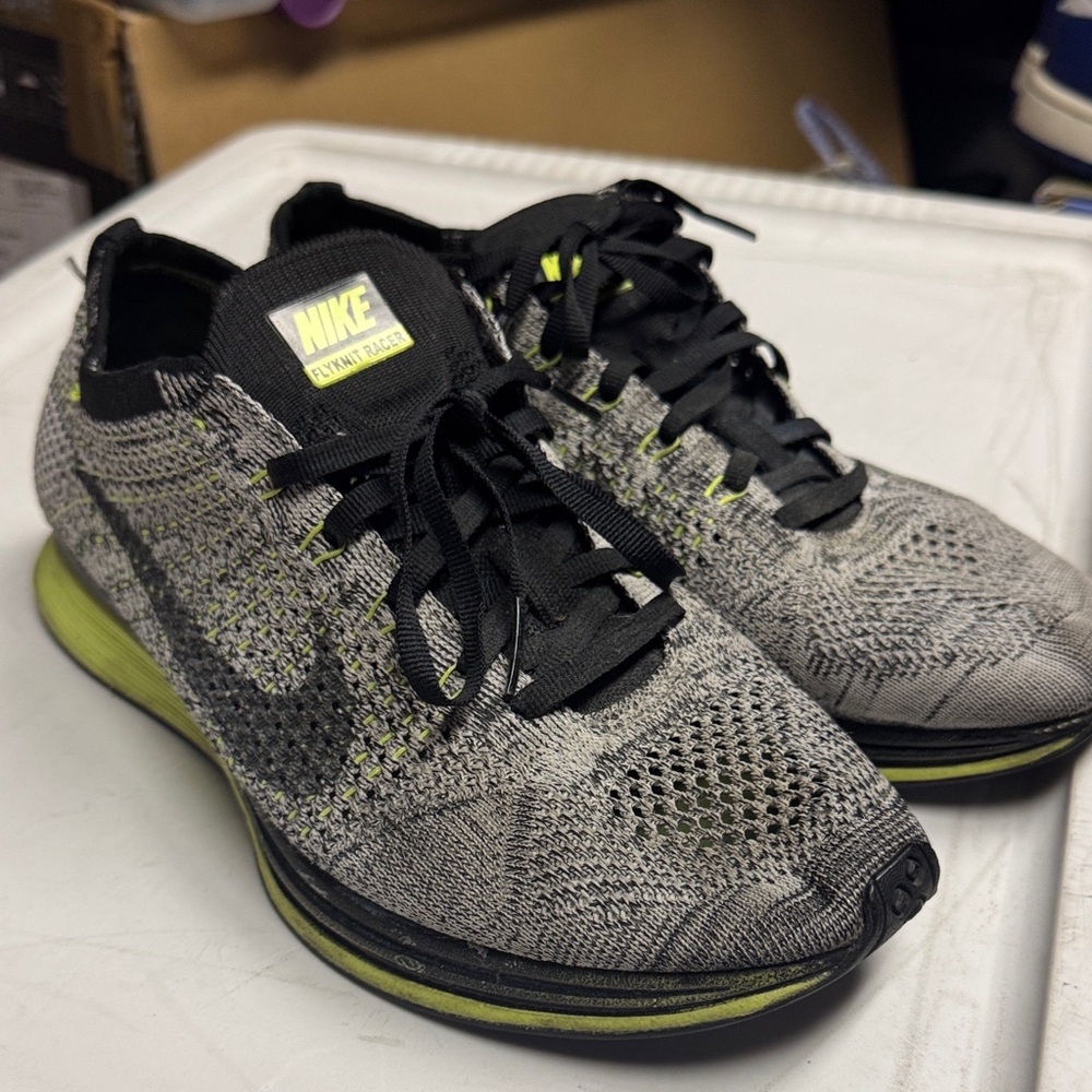 Nike flyknit racer Oreo volt